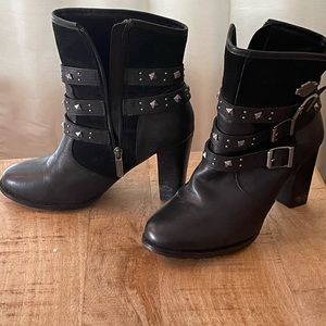 Harley Davidson 7.5 Black Boots with silver buckles. 3 inch hell. Worn twice.